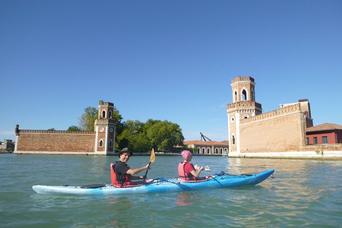 2 Hour Venice Canal Kayak Tour - Premium experience by day - Why Kayaking Venice Beats the Typical Canal Cruise