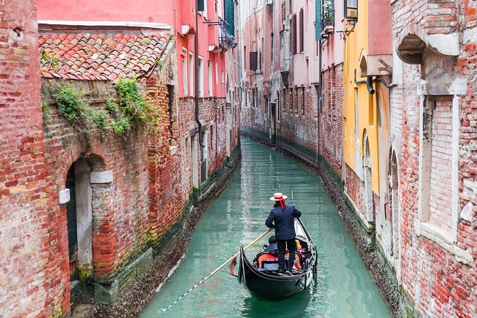 45-Minute or 1-hour Private Gondola Ride from Rialto - Rialto Pickup: Finding Riva del Carbon Near St. Mark’s