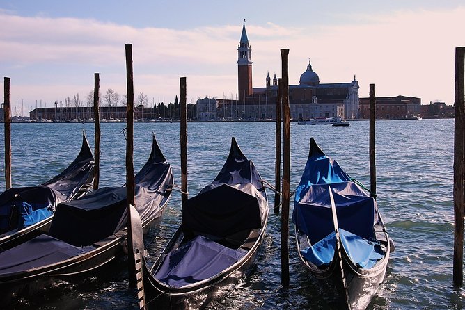 45-Minute or 1-hour Private Gondola Ride from Rialto - 45 Minutes on the Grand Canal and Through Side Canals