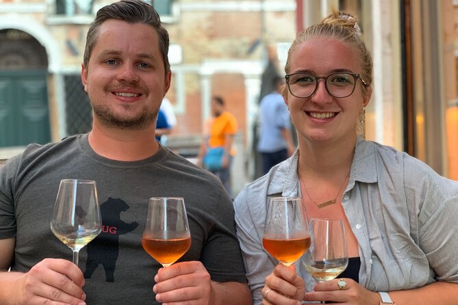 A Venetian Evening: Wine Tasting and Cicchetti with a Local Guide - Venice at bacari speed: what this wine-and-cicchetti format gives you