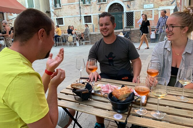 A Venetian Evening: Wine Tasting and Cicchetti with a Local Guide - Campo dei Frari wine bars: tasting Veneto wines like a local comparison test