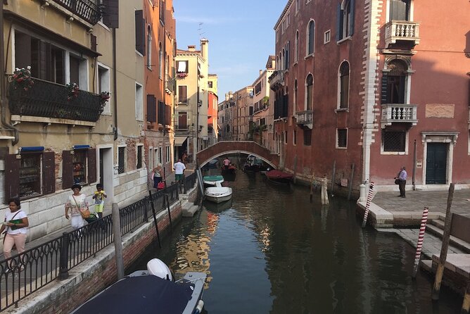 Best of Venice Private Tour: St. Mark's Doge Palace Gondola Ride - Starting at Chiesa di San Giacomo di Rialto: Where the Day Gets Its Rhythm