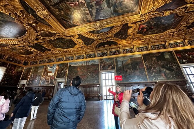 Best Of Venice: Saint Mark's Basilica, Doges Palace with Guide and Gondola Ride - Doge’s Palace: From Elected Power to the Bridge of Sighs