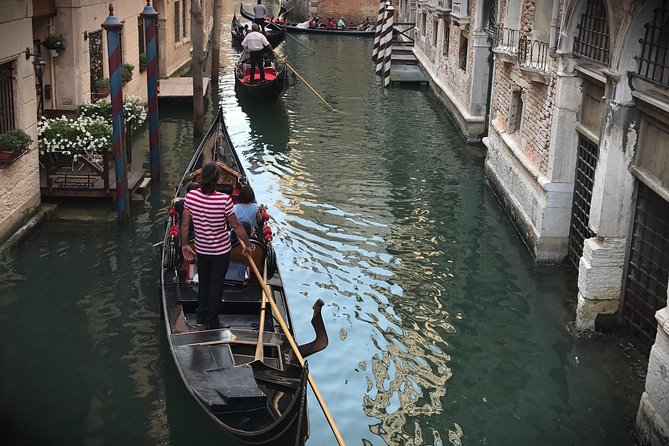 Charming Gondola Ride on the Grand Canal & Gondola Gallery™ - Timing, Weather, and Why Dusk Can Be a Win