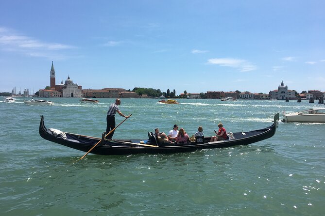 Charming Gondola Ride on the Grand Canal & Gondola Gallery™ - The Gondola Gallery and VR: A Useful Pre-Game