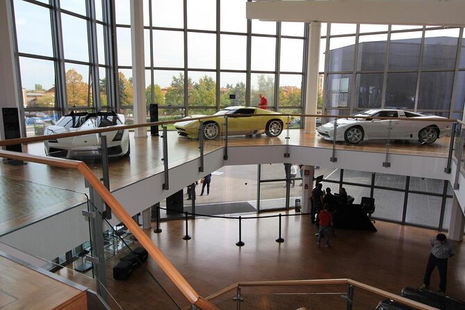 Create your Lamborghini and Ferrari day from Venice - The Pagani stop: why the craft gets your attention