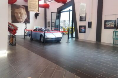 Create your Lamborghini and Ferrari day from Venice - Lamborghini headquarters: lunch and the feeling of being let in