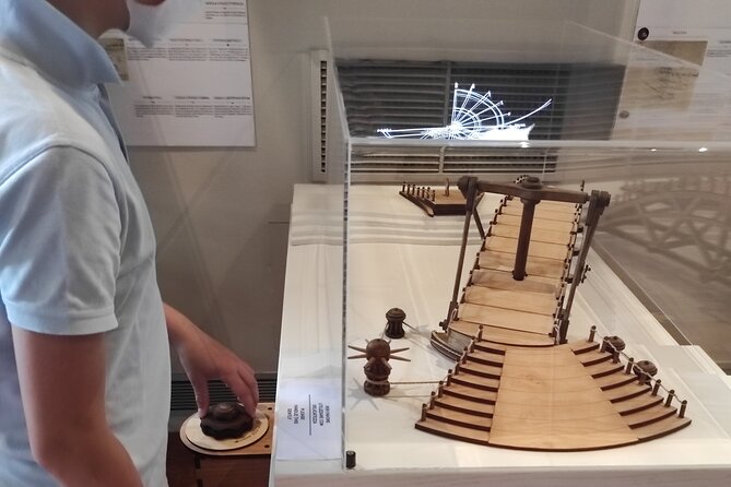 Da Vinci Interactive Museum Venice Scuola di San Rocco - Backlit Painting Copies: Seeing Leonardo Through Strong Light