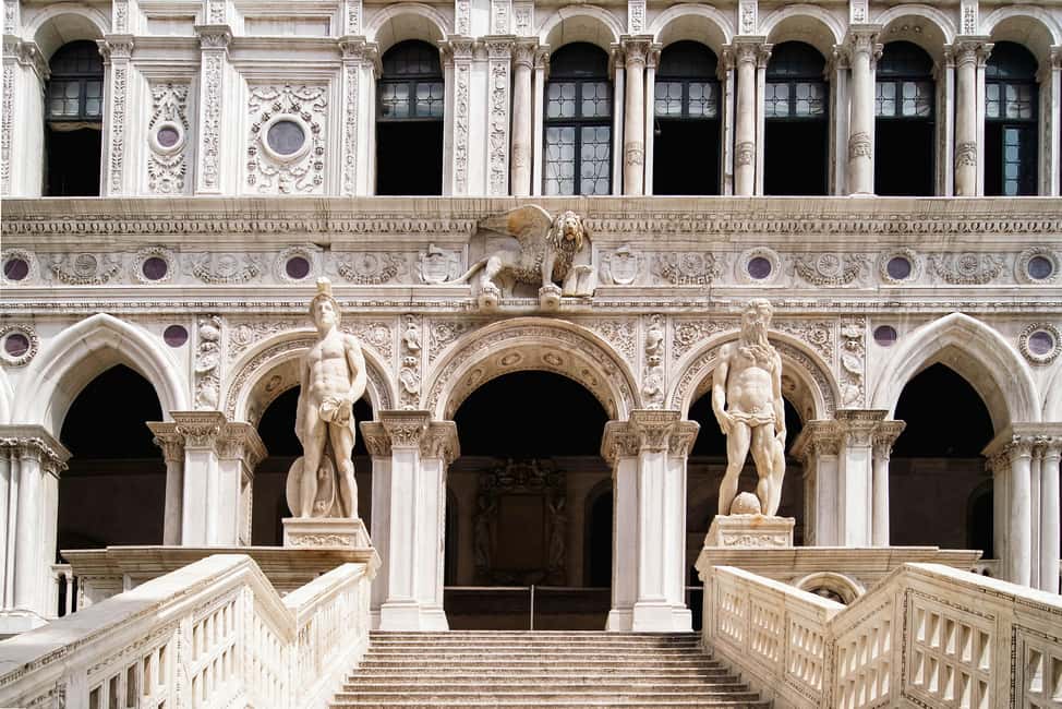 Doge's Palace, Bridge of Sighs & Prison Skip-the-Line Tour - Meeting at St Mark’s Square: where the tour starts (and how not to miss it)
