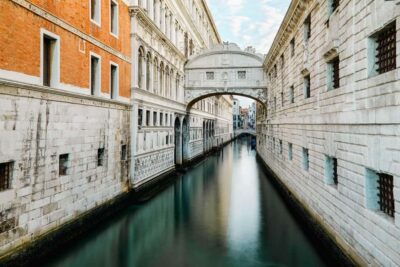 Doge's Palace, Bridge of Sighs & Prison Skip-the-Line Tour - Inside the palace story: what the guide makes you notice