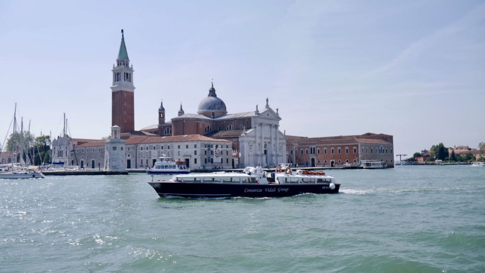 Evening Walking Tour with optional motorboat Ride - Rialto Bridge and the short optional ferry to Rialto Market (€2)