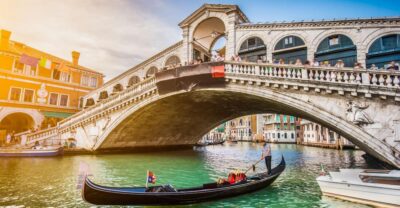 From Lake Garda: Full-Day Guided Group Tour of Venice - From pickup points on Lake Garda to a relaxing stop near Soave
