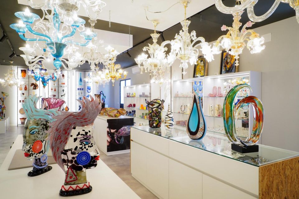 Glass Blowing Show Visit Murano Glass Factory & Showroom OMG - Getting to Original Murano Glass OMG on Murano (and not losing time)