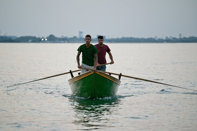 Learn to Row in the Venice Canals - What Rowing Feels Like: Technique, Turns, and Forcola Talk