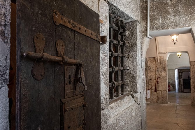 Lords of the Night Prisons Palace: Cells & Torture Tools Visit - Doge’s Prison at street level: what this tour really covers