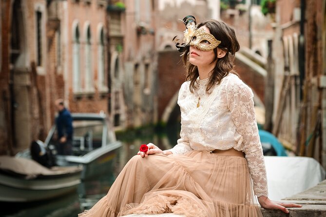 Luxurious Photoshoot in Venice - Rialto Bridge: your first iconic shot without guesswork