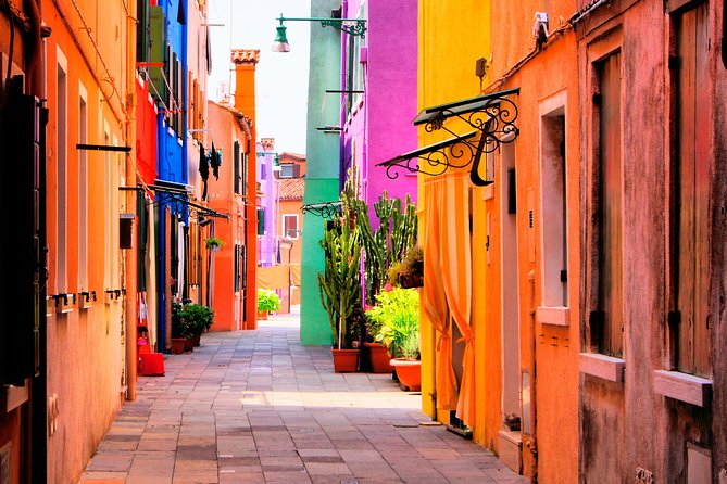 Murano and Burano Islands Semi-Independent Tour - Murano in 1 Hour: Glass Demo Meets the Shop Reality