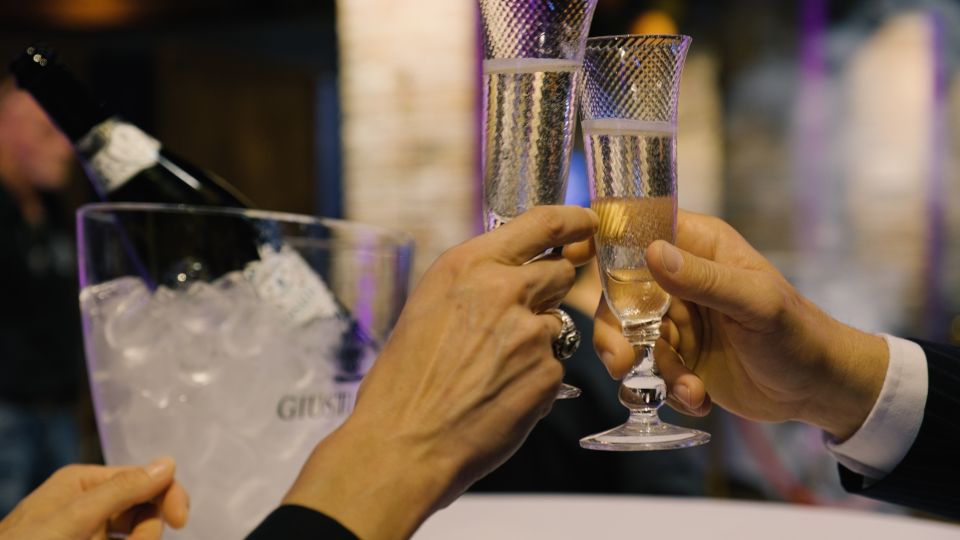 Murano: Glass Blowing Demonstration with Optional Drinks - Murano in 25 Minutes: Why This Demo Works