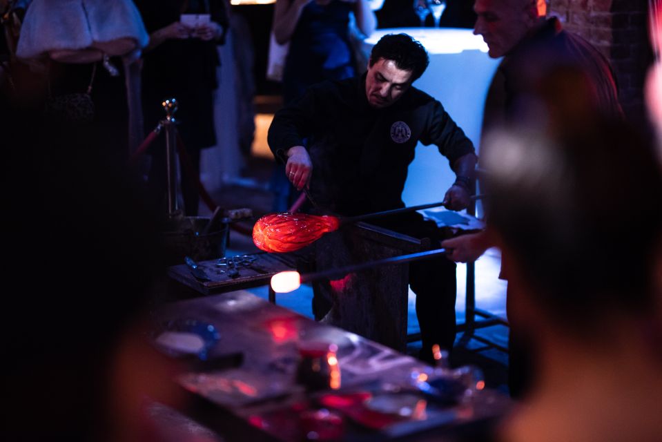 Murano: Glass Blowing Demonstration with Optional Drinks - The Glassblowing Performance: What You’ll Actually See
