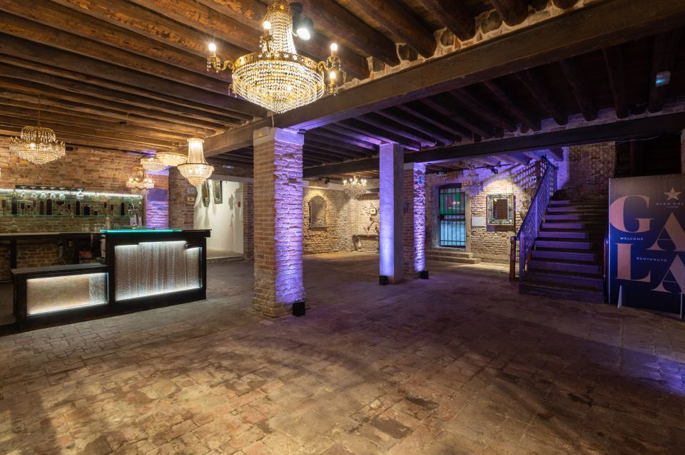 Murano: Glass Blowing Demonstration with Optional Drinks - Checking In at the Glass Cathedral: How Not to Waste Time