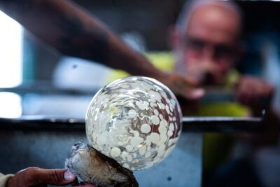 Murano Glass Factory Experience: A Workshop in Venice - Inside Colleoni Glass Factory: watching the master at work