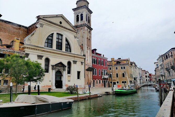 Off the Beaten Path Walk in Venice - Meeting at Campiello dei Squelini, then gliding into Ca’ Foscari