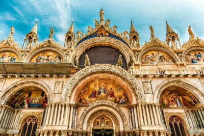 Priority Access St. Mark's Basilica Tour with Terrace Option - Where to meet: spotting the team at Colonna di San Marco