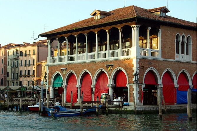 Private 3 hrs Venice Tour: St Mark's, Walking tour & Boat tour - Campo Santa Maria Formosa: a quick stop with a language trick