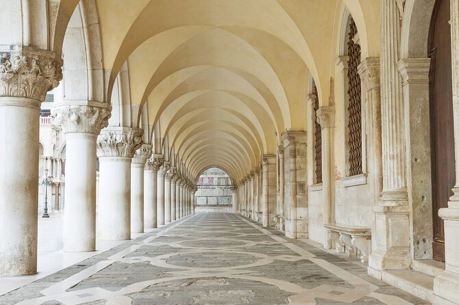 Private or Semi Doge's Palace & Saint Mark's Basilica Guided Tour - St. Mark’s Basilica: the golden mosaics, plus the ID rule