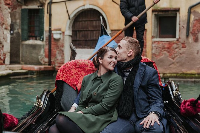 Private Photo Shoot in Venice with Gondola Ride - The gondola ride: romance, timing, and no selfie stress
