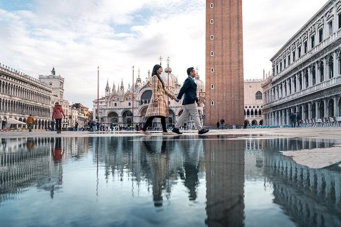 Private Photo Shoot in Venice with Gondola Ride - Your photos after: the digital photo book via mail