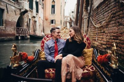 Private Photo Shoot in Venice with Gondola Ride Included - Ponte dei Sospiri and Santa Maria della Salute: romance meets structure