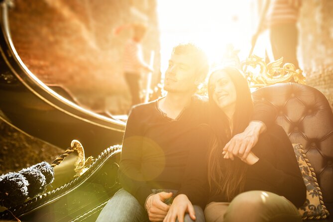 Private Photoshoot on Personal Gondola in Venice - Meeting point, schedule, and staying calm in a crowd