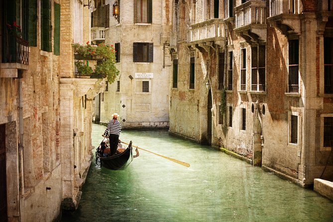 Private Tour: Venice Gondola Ride with Serenade - The Serenade on Board: Singer + Musician, Italian Ballads, Real Atmosphere