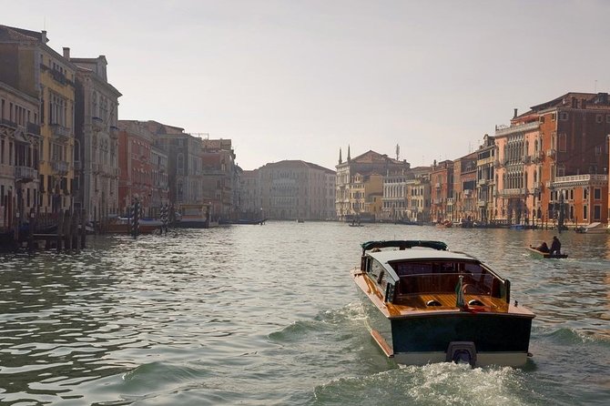 Private Tour: Venice Grand Canal Evening Boat Tour - Bridges and museums: Rialto, Accademia, and Peggy Guggenheim from the water