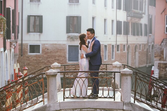 Professional Photoshoot in Venice - What you actually get: 50 JPEGs and 5 edited photos per person
