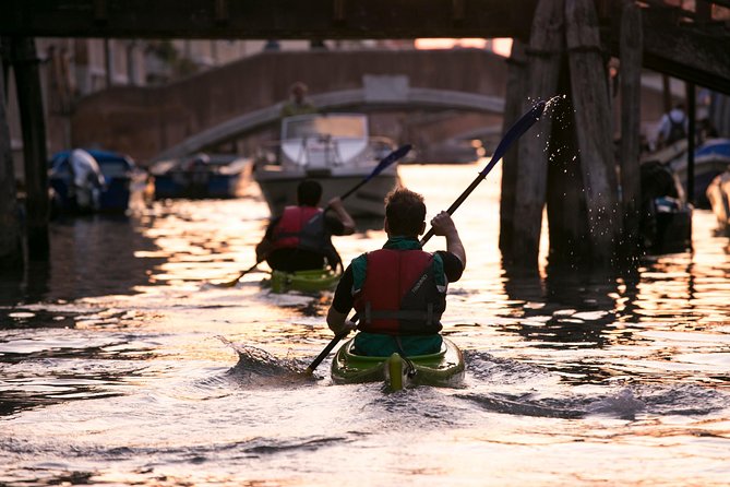 Real Venetian Kayak - Tour of Venice Canals with a Local Guide - What to Wear (So You’re Not Fighting the Water)