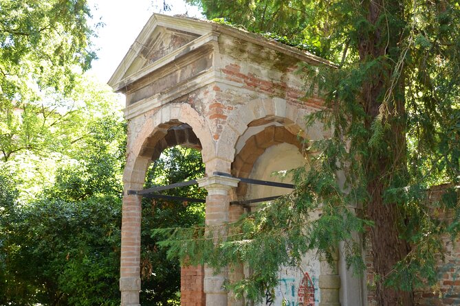 Secret Gardens of Venice Walking Tour - Why these Venice gardens feel different