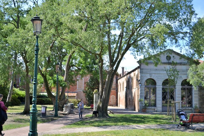 Secret Gardens of Venice Walking Tour - Stop 5: Spazio Thetis, modern sculptures in a green oasis