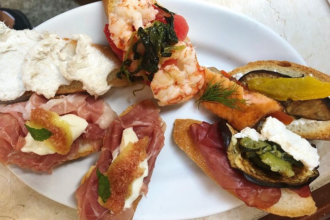 Semi-Private Venice Market and Cicchetti Food Experience - Rialto Fish Market (UNESCO): seeing seafood selection in real time