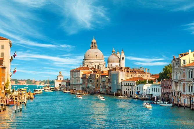 Shared Departure Transfer: Venice Hotels to Venice Train or Bus Station - The ride itself: comfort, pace, and canal views (without the drama)