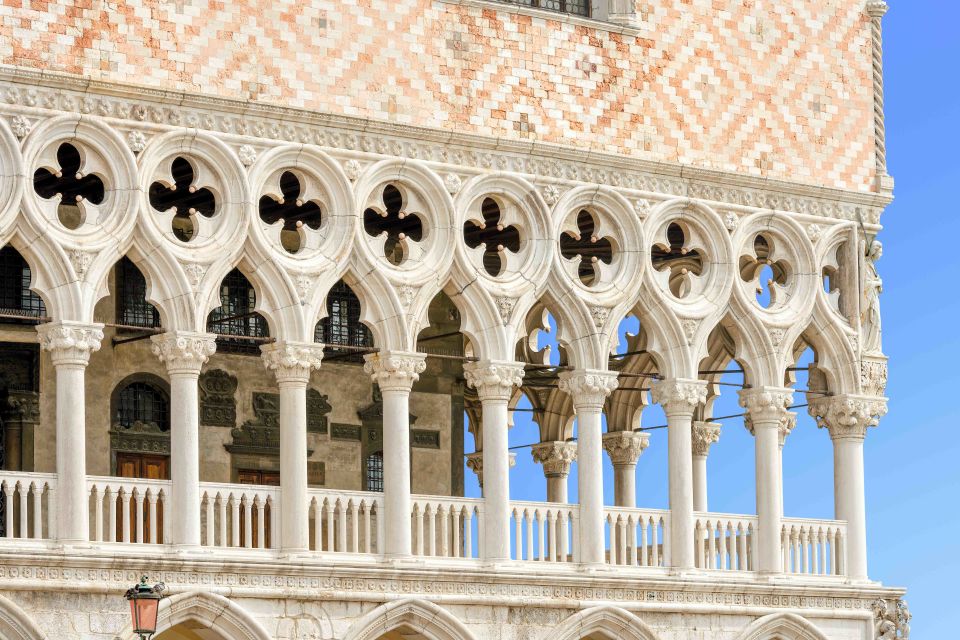 Skip-the-Line Guided Tour of Doge's Palace - The Prison Walk: Bridge of Sighs and Casanova’s Shadow