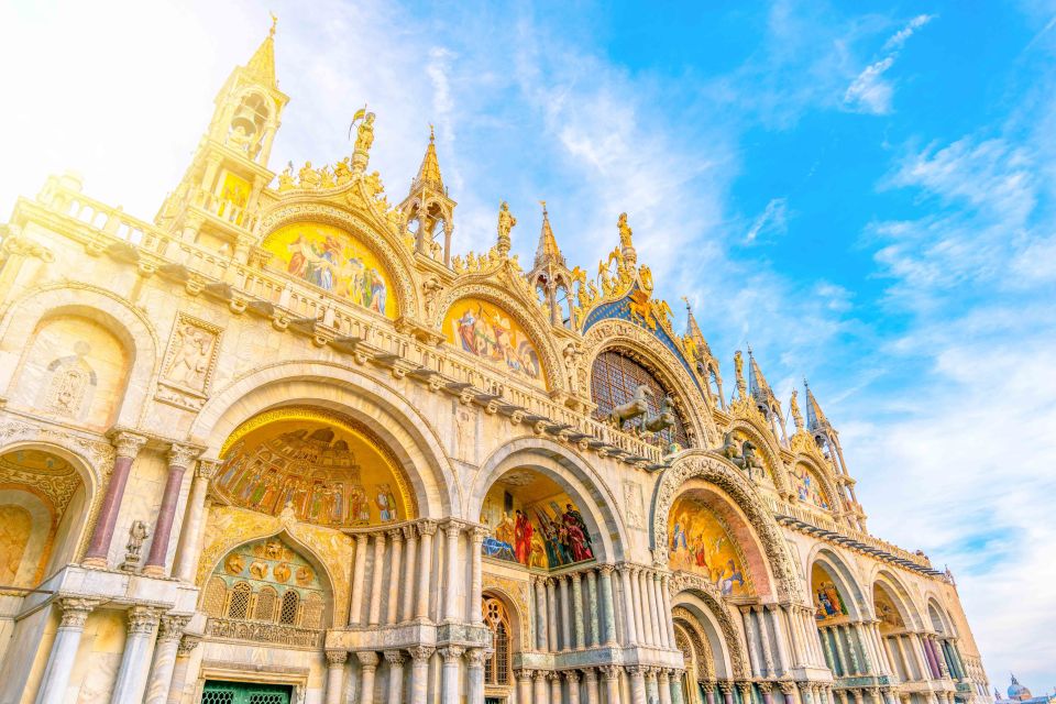 Skip-the-Line Guided Tour of Doge's Palace - Audio System, Language Options, and Shared-Group Reality