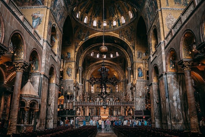 Small-group Saint Mark’s Basilica Priority Access - Dress Code and Security Rules: How to Avoid a Turnaround