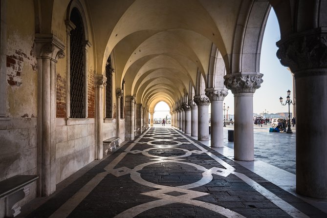 St. Mark's Basilica & Doge Palace + Murano, Burano Guided Tour - Boat rides and the one timing trap to avoid
