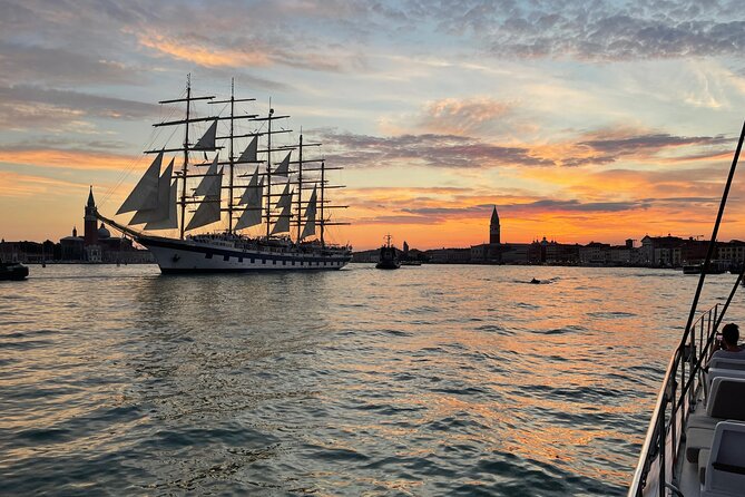 Sunset Jazz Catamaran Cruise with Aperitivo and Live Saxophone - Live saxophone vs. recorded soundtrack: what to expect