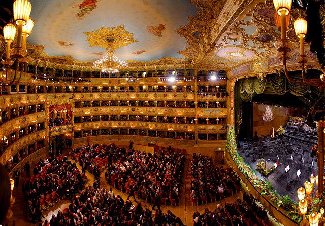 Teatro La Fenice Tour in Venice - Royal box viewing: the most ornate status moment