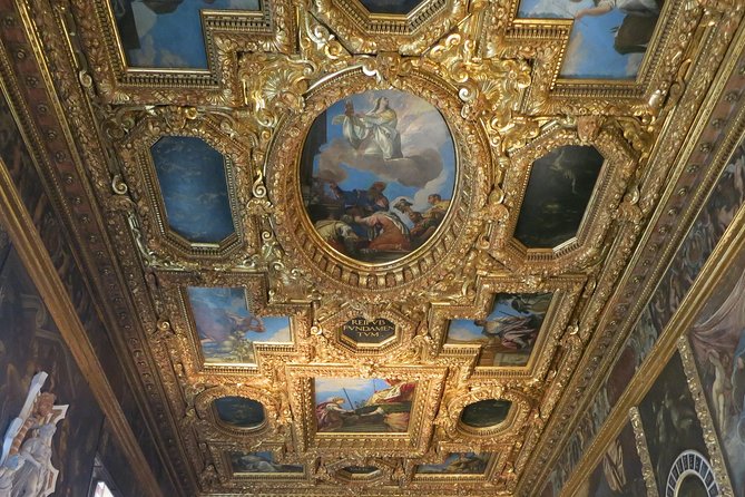 Tour of Venice in Doge's Palace and St Mark's Basilica - Skip-the-line: what it does and what it can’t