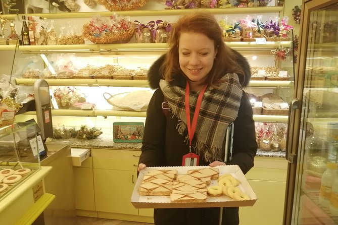Venetian Cicchetti Street Food and Sightseeing Walking Tour - Bacari and cicchetti: how the snack stops work