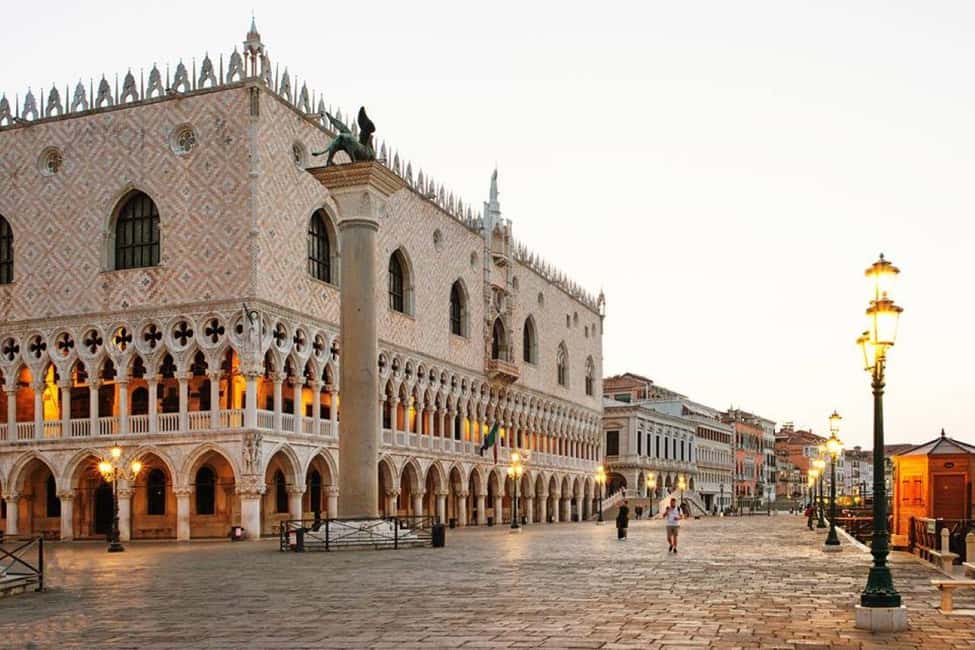 Venetian Lagoon Tour: Visit Murano, Burano and Torcello - Burano lace and colorful houses: where the island magic happens
